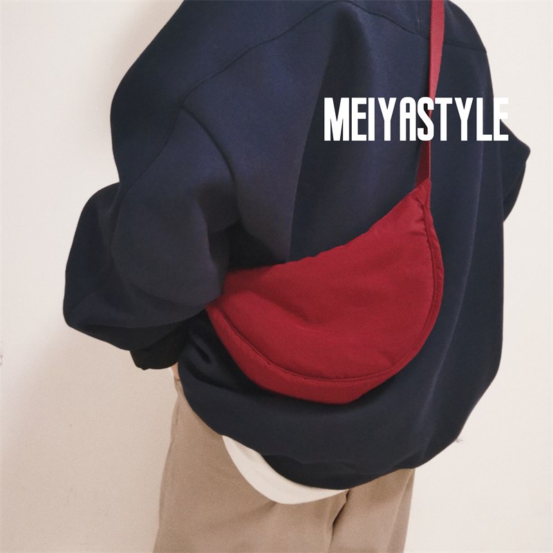 24.9亓【门头家meiyastyle】小众设计新月形斜挎包单肩包四季可背的酒红色宽肩带包包(jTFX2mfNClz)/